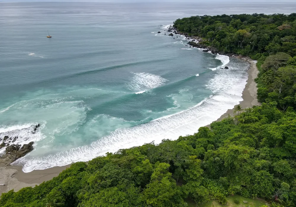 Dominical and Uvita coastline from the air. Photo: Joshua ten Brink / WildPhotography.com
